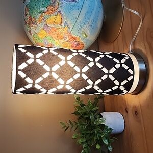 Modern Black and White Table Lamp